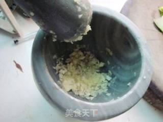 蒜泥香葱炒黄瓜的做法步骤：3