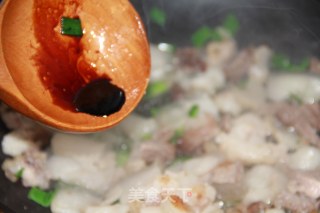 家常菜青椒炒五花肉的做法步骤：4