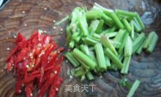 香芹火腿炒腊肉的做法步骤：2