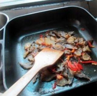 香芹火腿炒腊肉的做法步骤：6