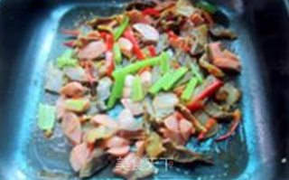 香芹火腿炒腊肉的做法步骤：8