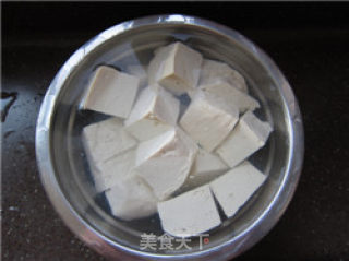 辣三文鱼头豆腐汤的做法步骤：1