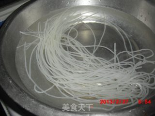 土豆粉条炖鸡的做法步骤：4