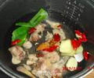 土豆粉条炖鸡的做法步骤：5