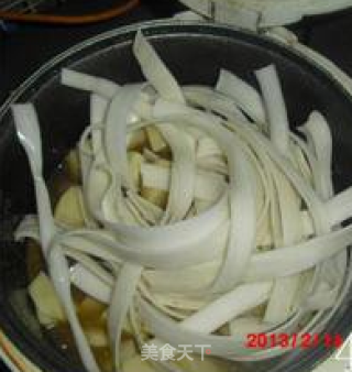 土豆宽粉炖排骨的做法步骤：4