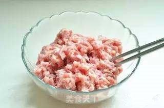春天野菜香---荠菜水饺的做法步骤：1