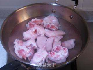 腊味花生炖猪蹄的做法步骤：3