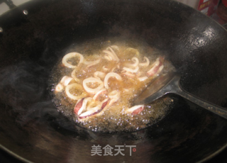 炸鱿鱼圈的做法步骤：4