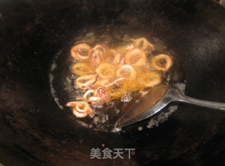 炸鱿鱼圈的做法步骤：5