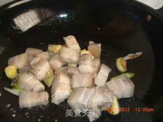 菱角红烧肉的做法步骤：5