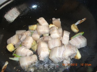 菱角红烧肉的做法步骤：6