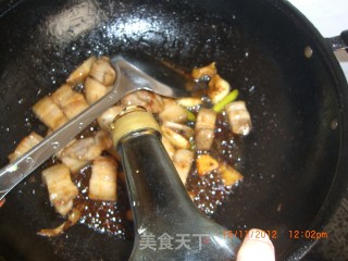 菱角红烧肉的做法步骤：8