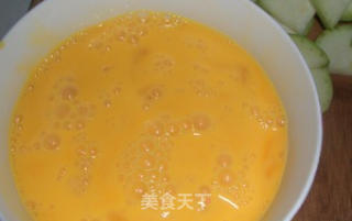 茭瓜炒鸡蛋的做法步骤：2