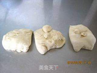 牛奶土司——祥细的手动打蛋器揉面过程的做法步骤：11