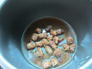 油豆腐烩鸭脖子的做法步骤：6