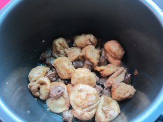 油豆腐烩鸭脖子的做法步骤：8
