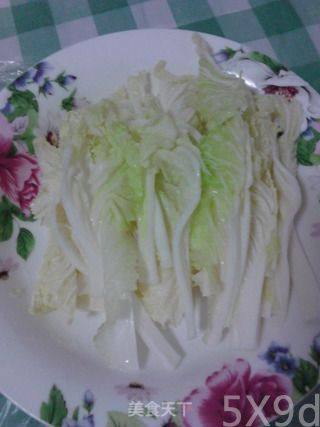 豆芽、白菜、豆皮炒肉的做法步骤：2