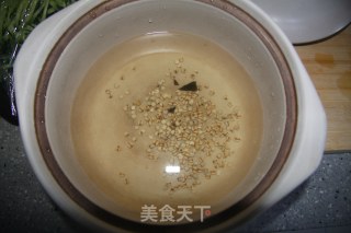海带排骨汤的做法步骤：2