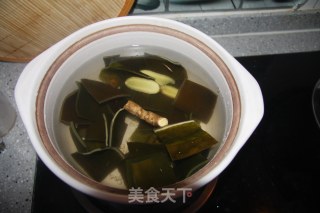海带排骨汤的做法步骤：4
