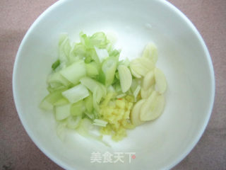 苹果炒虾仁的做法步骤：5