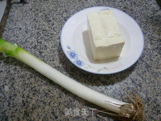 大葱豆腐的做法步骤：1