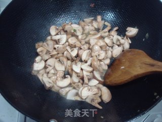 蚝油草菇的做法步骤：4