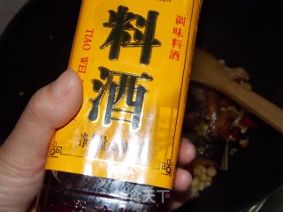 黄豆烧咸鱼块的做法步骤：11