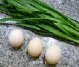 韭菜荷叶蛋的做法步骤：1