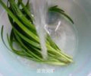 韭菜荷叶蛋的做法步骤：2