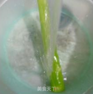 韭菜芽炒莴笋的做法步骤：4