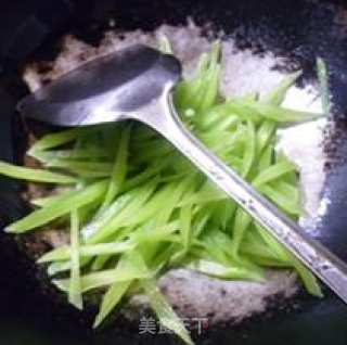 韭菜芽炒莴笋的做法步骤：6