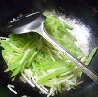 韭菜芽炒莴笋的做法步骤：9