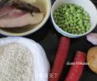 腊肉糯米饭的做法步骤：1