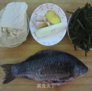 【海带豆腐鲫鱼汤】--孕妈咪36周菜谱的做法步骤：1