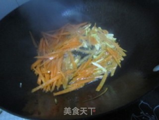 【胡萝卜丝炒莴笋】--孕妈咪16周菜谱的做法步骤：4
