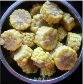 玉米大骨锅的做法步骤：1