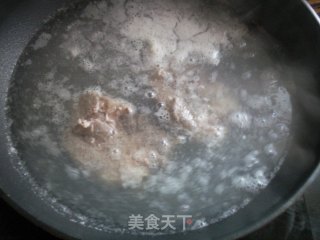 玉米大骨锅的做法步骤：2