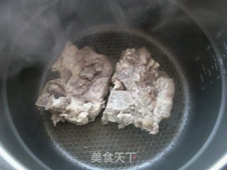 玉米大骨锅的做法步骤：4