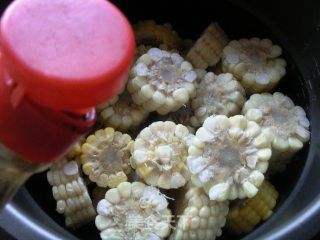 玉米大骨锅的做法步骤：6