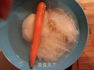 炝拌土豆丝的做法步骤：2