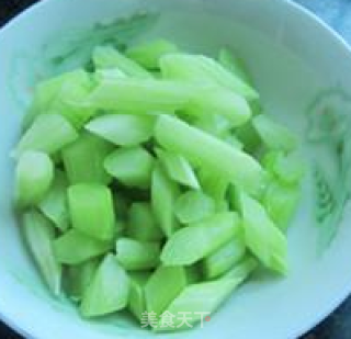 莴笋鸡汤的做法步骤：1