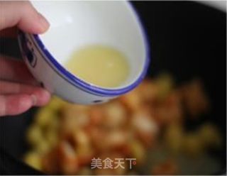 又是一年菠萝季——凤梨虾球的做法步骤：10