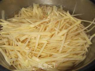 素炒土豆丝的做法步骤：1