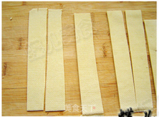 豆腐结炒有机黑豆芽的做法步骤：1