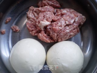 猪肉丸子的做法步骤：1