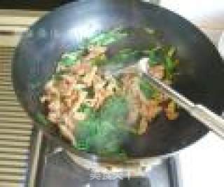 芹菜炒花生素肉的做法步骤：6