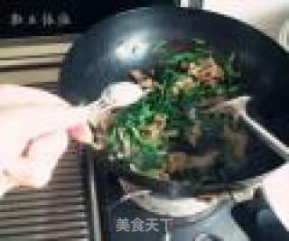 芹菜炒花生素肉的做法步骤：7