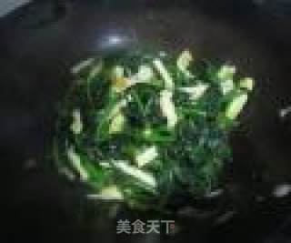 【蛋饼丝炒菠菜】--孕妈咪营养晚餐的做法步骤：9