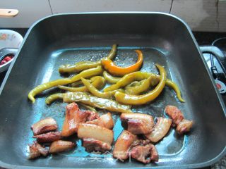 家常下饭菜----酱香肉蒸腌辣椒的做法步骤：5