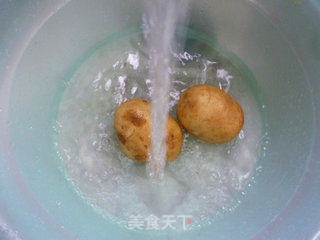 韭菜土豆丝的做法步骤：2